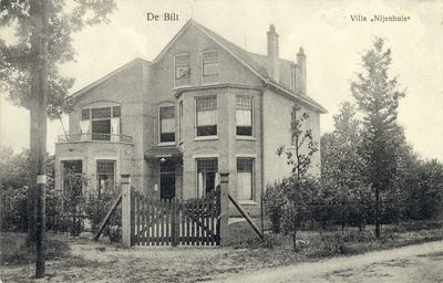 8209 Gezicht op de voorzijde van het huis Nijenhuis te De Bilt.